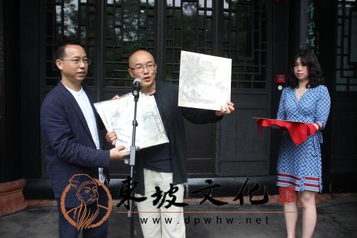 李勇赠送画作给三苏祠博物馆。.JPG
